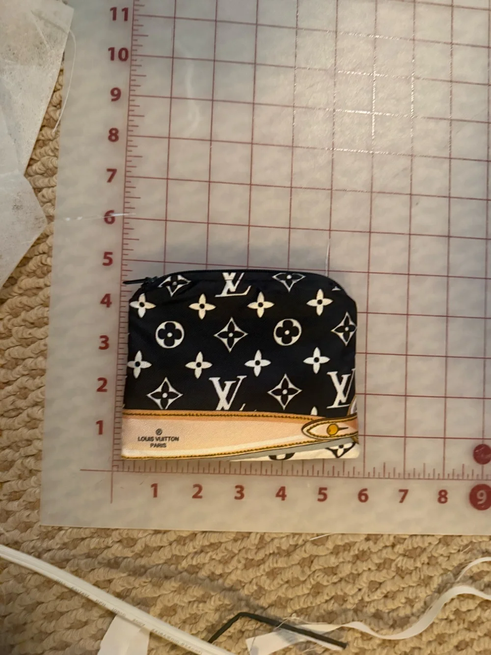 Small Louis Vuitton coin purse - Picture 6 of 7